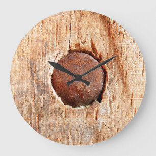 Viejo reloj de pared de uñas rusto