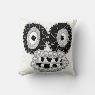 Viendo la almohada de sofa en blanco y negro