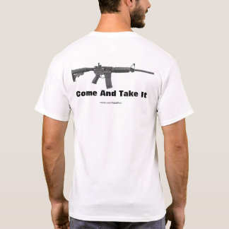 Viene tomarle la camiseta