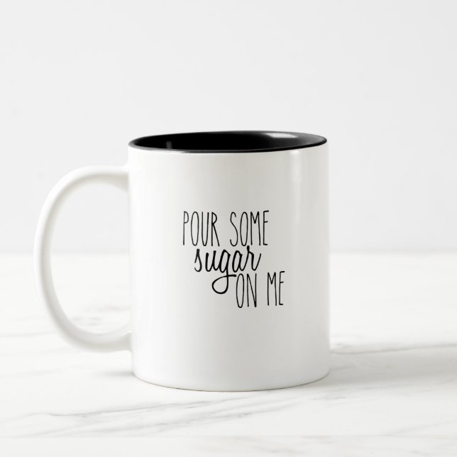 Vierta algo de azúcar en mi taza de café; letras;  (Izquierda)