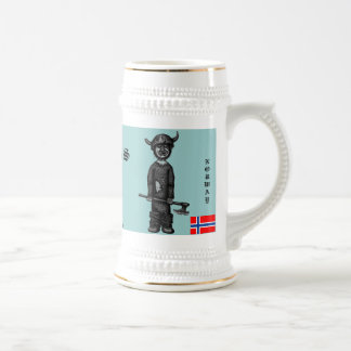 Vikingo fresco divertido para el diseño de la taza