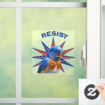 Aves azules resisten el revestimiento de la ventan