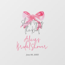 Elegante unión con lazo rosa en la ducha de la nov