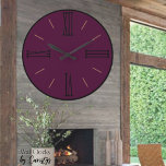 Vino de uva moderno con reloj de pared acrílico ne<br><div class="desc">Vino de uva moderno con reloj de pared acrílico de trineo negro (o se puede cambiar el guarnecido de fondo con oro y se ve igualmente impresionante). Un reloj de uva rico con letras numéricas romanas recortadas en negro, o puedes cambiarlo por negro para un aspecto igualmente hermoso. Disponible en...</div>