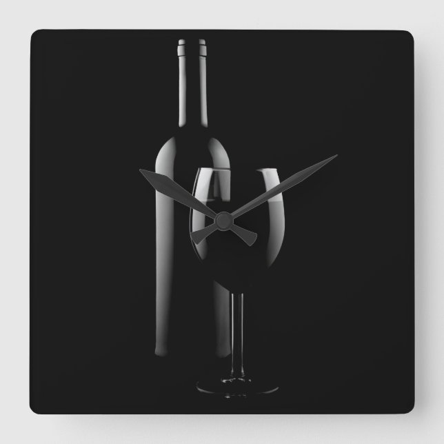 vino tinto en reloj negro en la pared (Anverso)