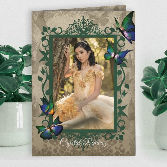 Vinos de leafy, mariposas Invitación Quinceanera (Vintage beige and hunter green butterflies quinceanera invitation, decorative ornate vines border)