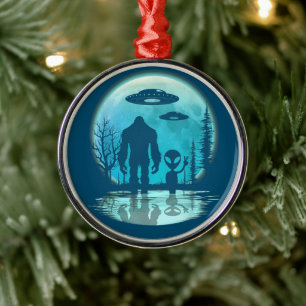 Vintage Alien Bigfoot Ornamento Metalizado de Navi