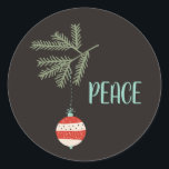 Vintage Christmas Ornament Black Sellos para sobre<br><div class="desc">Selle sus tarjetas de Navidades con estilo con estos pegatinas redondos que hacen grandes sellos para sobres. Cuentan con un ilustracion de estilo simple de un adorno vintage de Navidad en rojo y crema colgando de un árbol verde sabio con un fondo negro con "Paz" o tu propio mensaje escrito...</div>