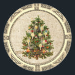 Vintage Christmas Tree Classic Round Pegatina<br><div class="desc">Celebra la época más maravillosa del año y personaliza tus regalos de Navidades durante la temporada navideña de la manera más conveniente con stickers de Navidad. Este clásico pegatina redondo, con un borde de vintage digital y un precioso árbol de Navidad victoriano, es perfecto para añadir un toque personalizado a...</div>