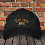VINTAGE est. 19xx gorra de béisbol bordada /b'days<br><div class="desc">Gorras bordados: Gorra de béisbol de moda clásica de cumpleaños con el texto "VINTAGE" y Este. 19xx año - para el niño de cumpleaños / chica,  celebraciones de aniversario,  aniversario de boda / gorra fiesta</div>
