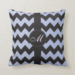 Violeta de primavera con almohada de cheurón negro