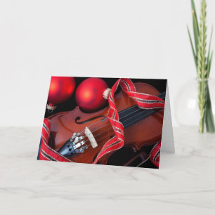 Violín y ornamentos rojos del navidad
