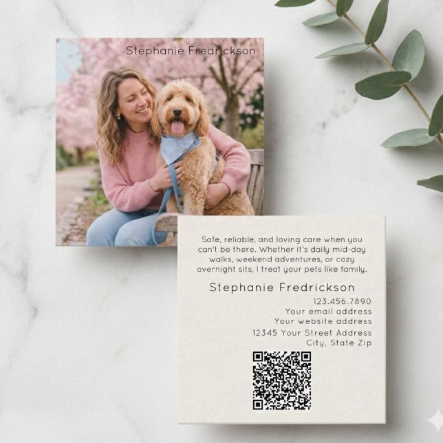 Visita Cuadrada Tarjeta de presentación con código QR de foto de c (Square dog sitter business card featuring a friendly pet photo template for local dog walkers.)