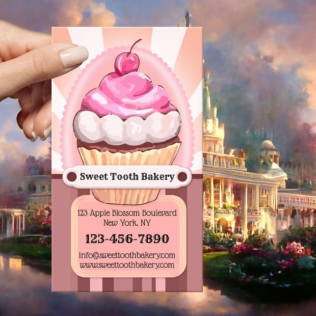 Visita Cubierta dulce Panadería Tarjeta de presentación (Bakery business card featuring an illustration of a sweet pink cupcake in retro style)