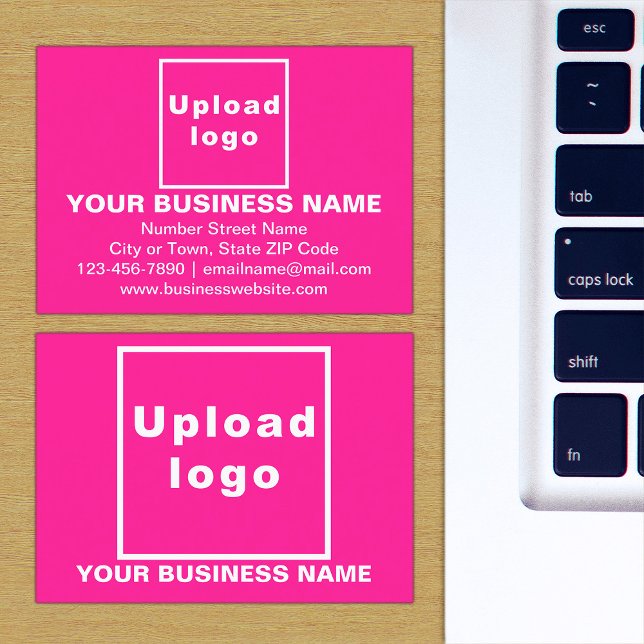 Visita Marca comercial en tarjeta de pequeño rectángulo r (The front and back of the pink business card with your brand)