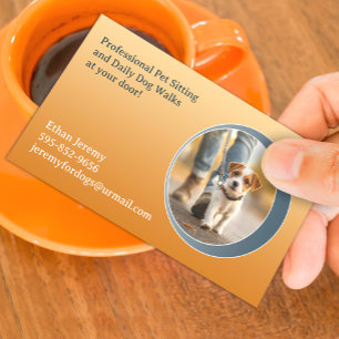 Visita Mascota de paseos de perro sentado en tarjeta de v