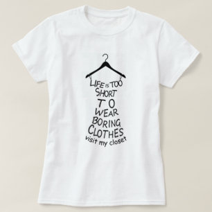 Visita mi camiseta blanca de mujeres vestidas