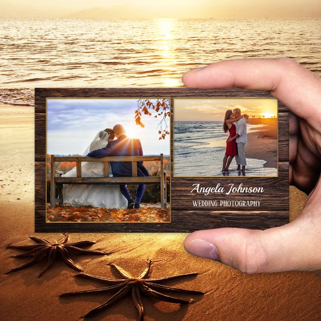 Visita Plantilla de Tarjeta de Presentación de Fotógrafo  (Modern business card template showing your photos framed by a small gold lining on rustic dark wood)