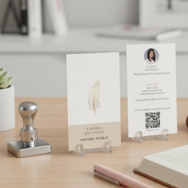 Visita Refinada Tarjeta de Presentación Notarial con Plum (Subido por el creador)