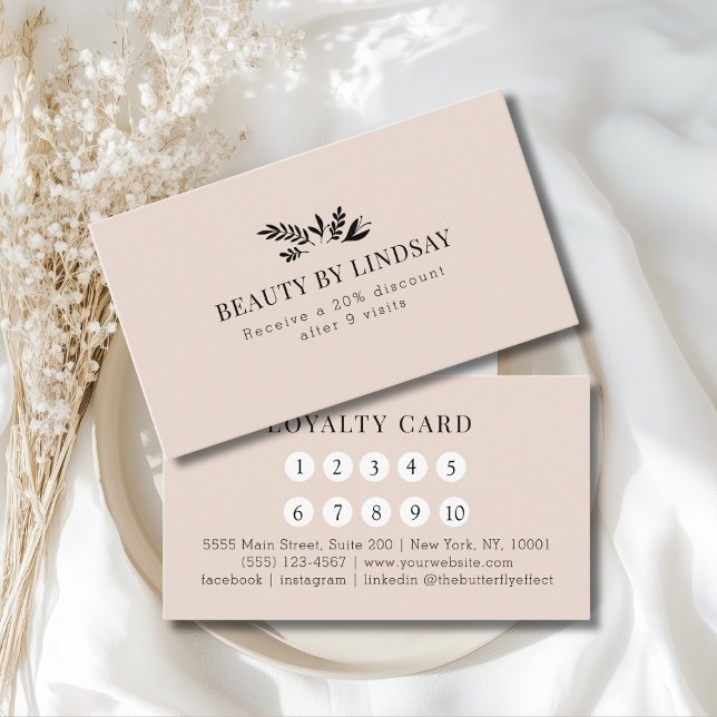 Visita Tarjeta de Lealtad de Salón Botánico Beige Mínimo (Minimal Beige Botanical Custom Salon Loyalty Business Card)
