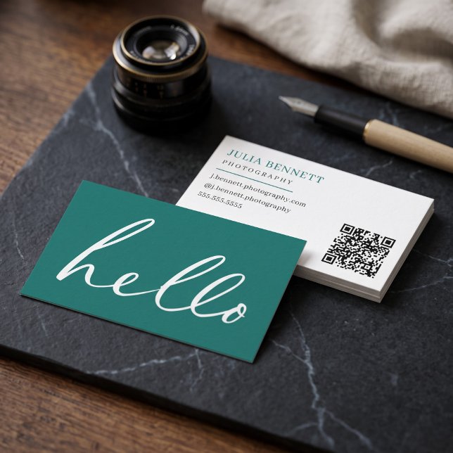 Visita Tarjeta de Presentación con Letra "Hola" Moderna (Simulated business cards on table)
