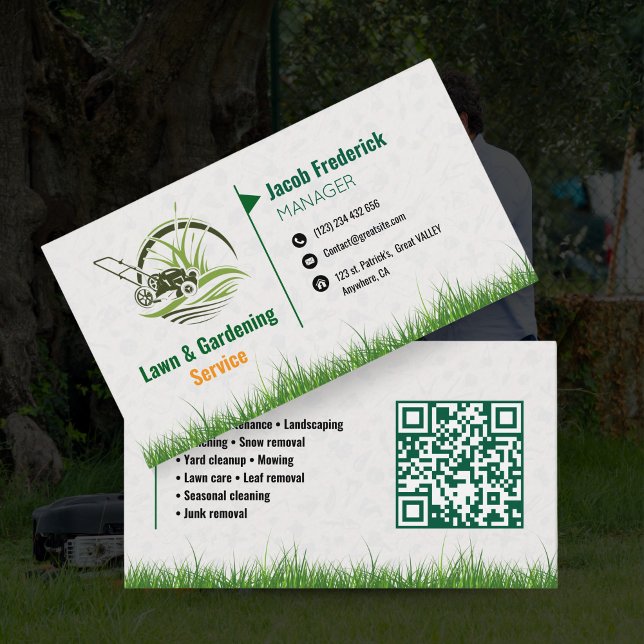 Visita Tarjeta de presentación de cuidado de césped y jar (Lawn Care & Landscaping Business Card – Green & White wiith Paper Background and QR code )