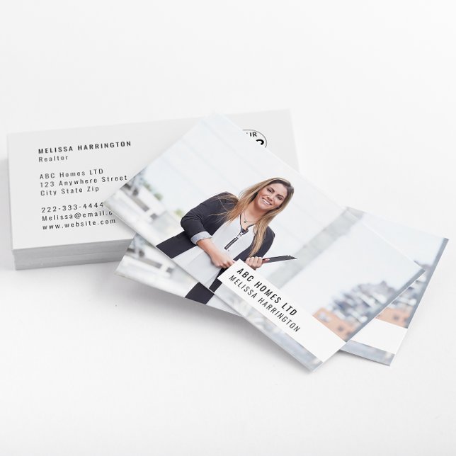Visita Tarjeta de presentación de fotos | Promoción de ma (A modern white photo business card with company logo & photo of a woman in a professional suit.)