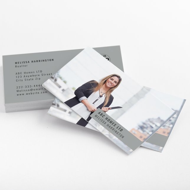 Visita Tarjeta de presentación de fotos | Promoción de ma (A modern gray photo business card with company logo & photo of a woman in a professional suit.)