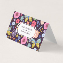Tarjeta de presentación de patrón floral ciruela o