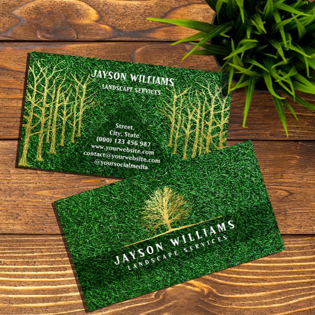 Visita Tarjeta de presentación de textura de hierba moder (Modern Grass Texture Business Card with Gold Tree #zazzlemade #lawncarebusinesscard#landscapeservice)