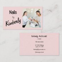 Tarjeta de presentación de uñas con foto de letra