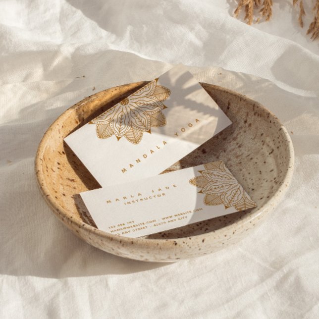 Visita Tarjeta de presentación minimalista Gold Mandala (Subido por el creador)