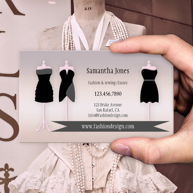Visita Tarjeta de presentación para masajear o Seamstress (Modern business card featuring examples of dresses on a chic pink grey background)