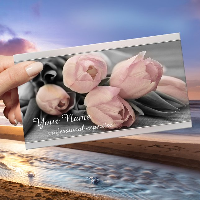 Visita Tarjeta de presentación profesional gris plateado  (Professional business card featuring peach pink tulips on a grey background with a silver lining)