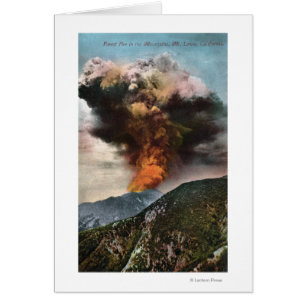Vista de incendios forestales en las montañas