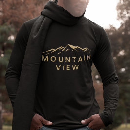 Vista De La Montaña En La Camiseta Beige