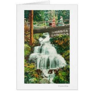 Vista de las cataratas bajas Shasta Springs, CA