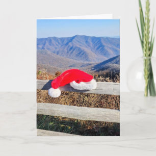 Vista de montaña con tarjeta de Navidades plegados