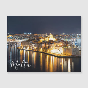 Vista de tres ciudades de Malta por la noche