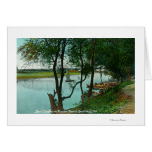 Vista de un aterrizaje en barco en el río ruso