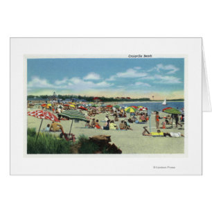 Vista de una playa apretada de Craigville