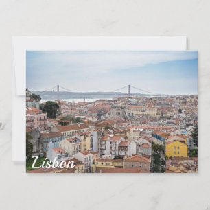 Vista del casco antiguo de Lisboa y el puente del 