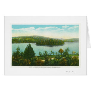 Vista del lago Loon y la isla de Blythewood