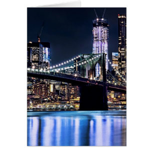 Vista del reflejo del puente de Brooklyn de Nueva