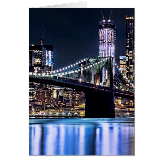 Vista del reflejo del puente de Brooklyn de Nueva