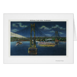 Vista nocturna del puente de tráfico de Mid-Hudson