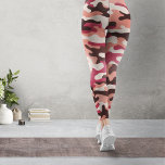 Viva Magenta y Leggings de camo rosado<br><div class="desc">Un elegante patrón de camuflaje texturado con viva magenta y salmón rosa como colores dominantes. Publicado por primera vez el 5.01.2023.</div>