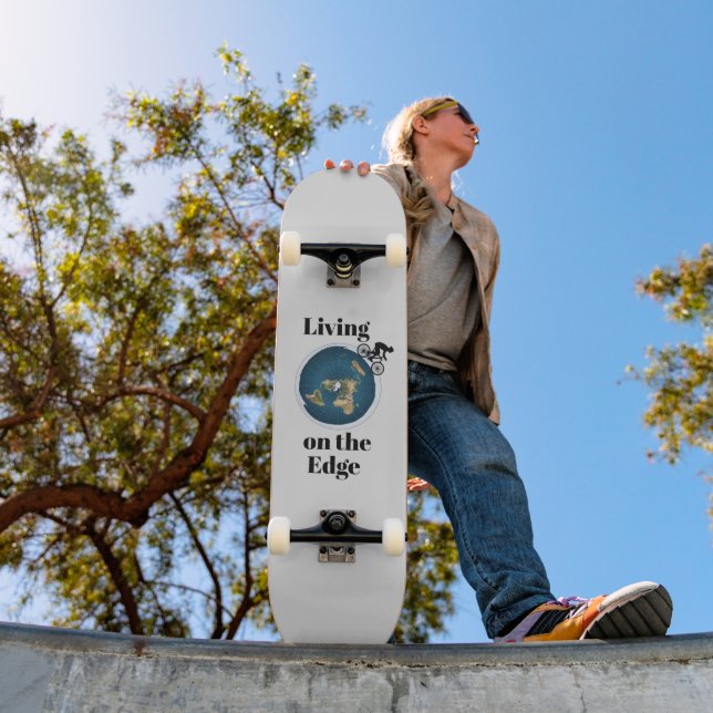 Viviendo en el tablero de skateboard del borde (Exterior 1)