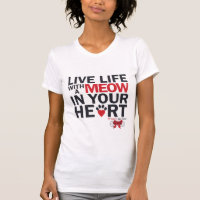 Vivir la vida con una camiseta de una mujer pobre