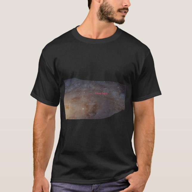 Vivo aquí, la camiseta oscura básica de los (Anverso)